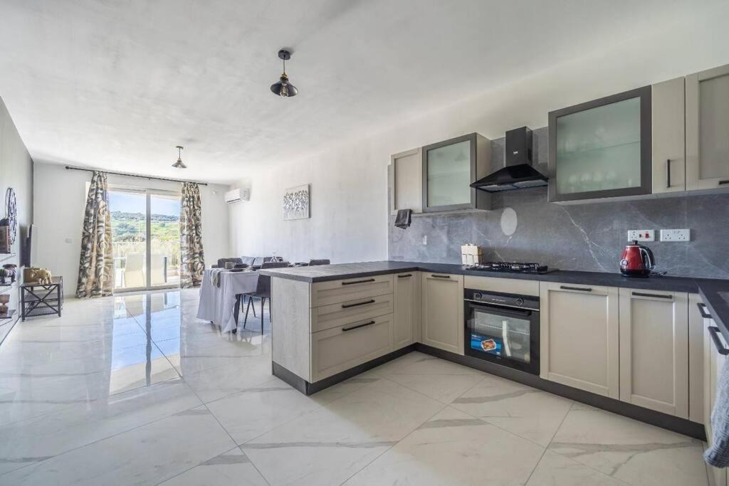 Sunset Bliss Luxury Apartment St. Paul's Bay Exterior foto